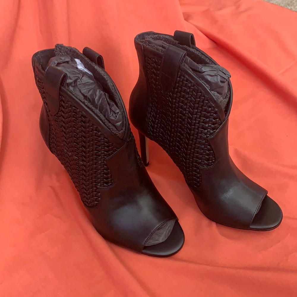 Jessica Simpson Black leather heals